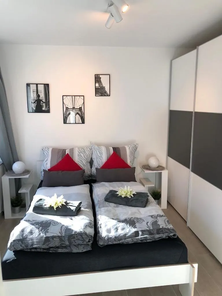 Sunset - Du, Deine Truppe Und Eine Einzigartige Stadt - Cologne Apartment