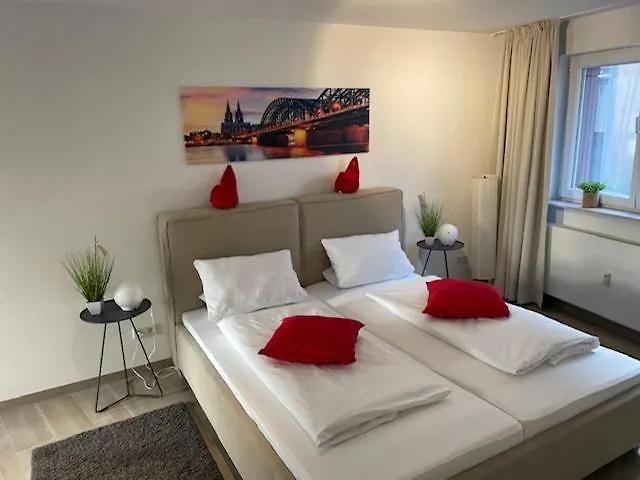 Sunset - Du, Deine Truppe Und Eine Einzigartige Stadt - Cologne Appartement
