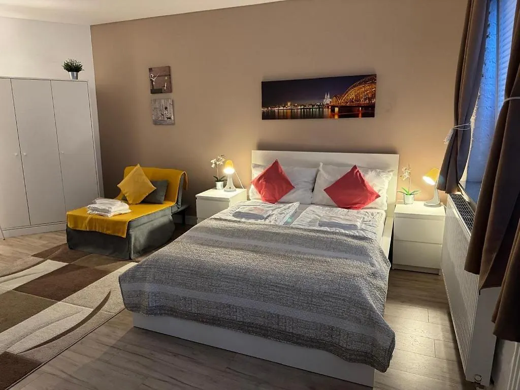 Sunset - Du, Deine Truppe Und Eine Einzigartige Stadt - Cologne Appartement